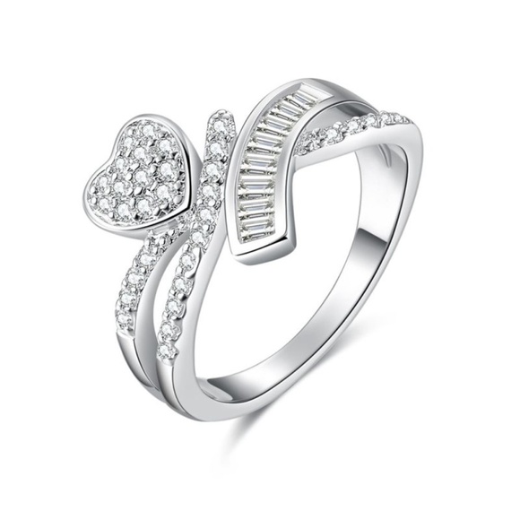 **CIEL* Silver x Rhinestone Heart Fashion Ring Sz 8 - Picture 1 of 2